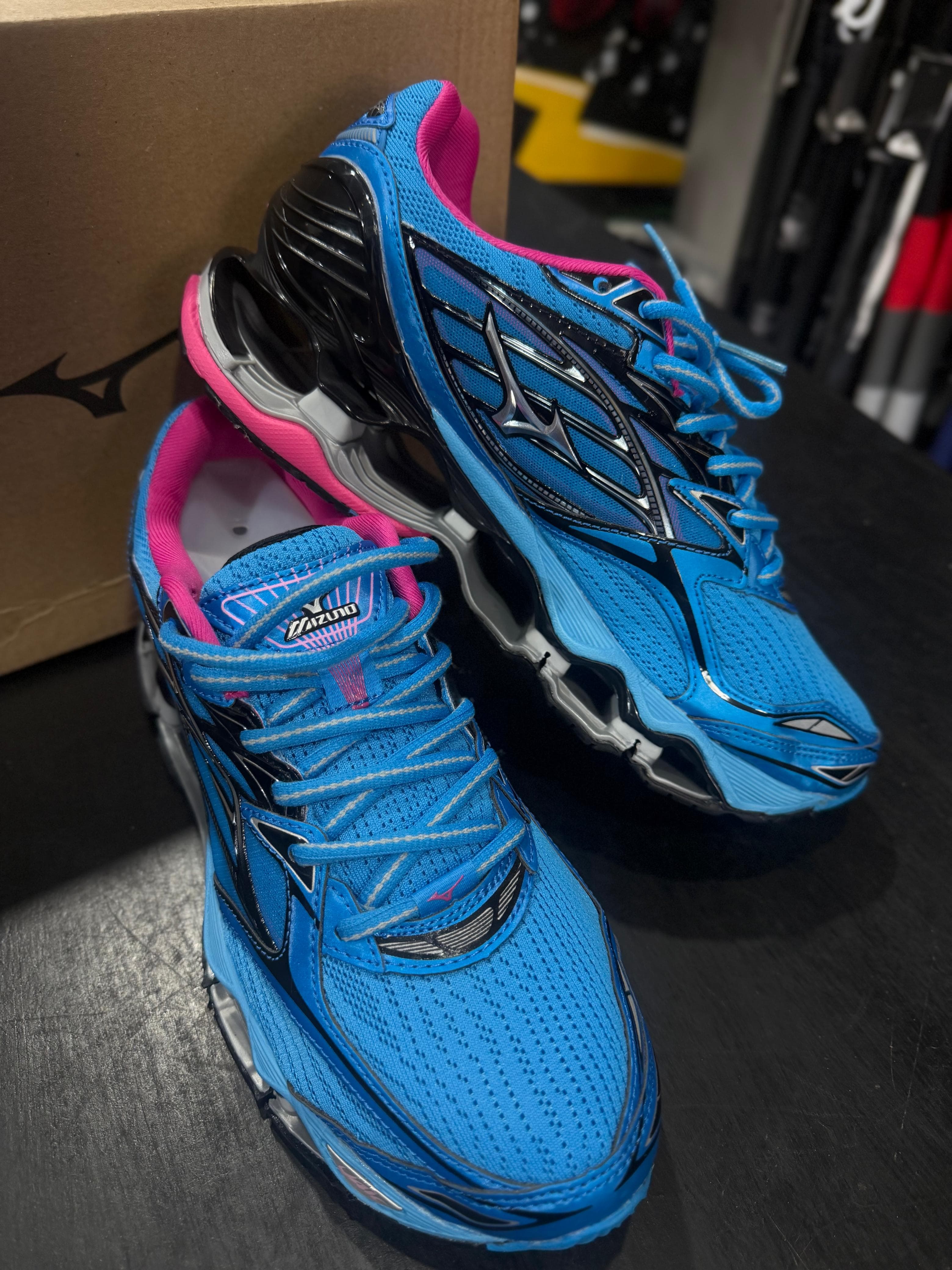 Tênis Mizuno Azul com Rosa e Preto