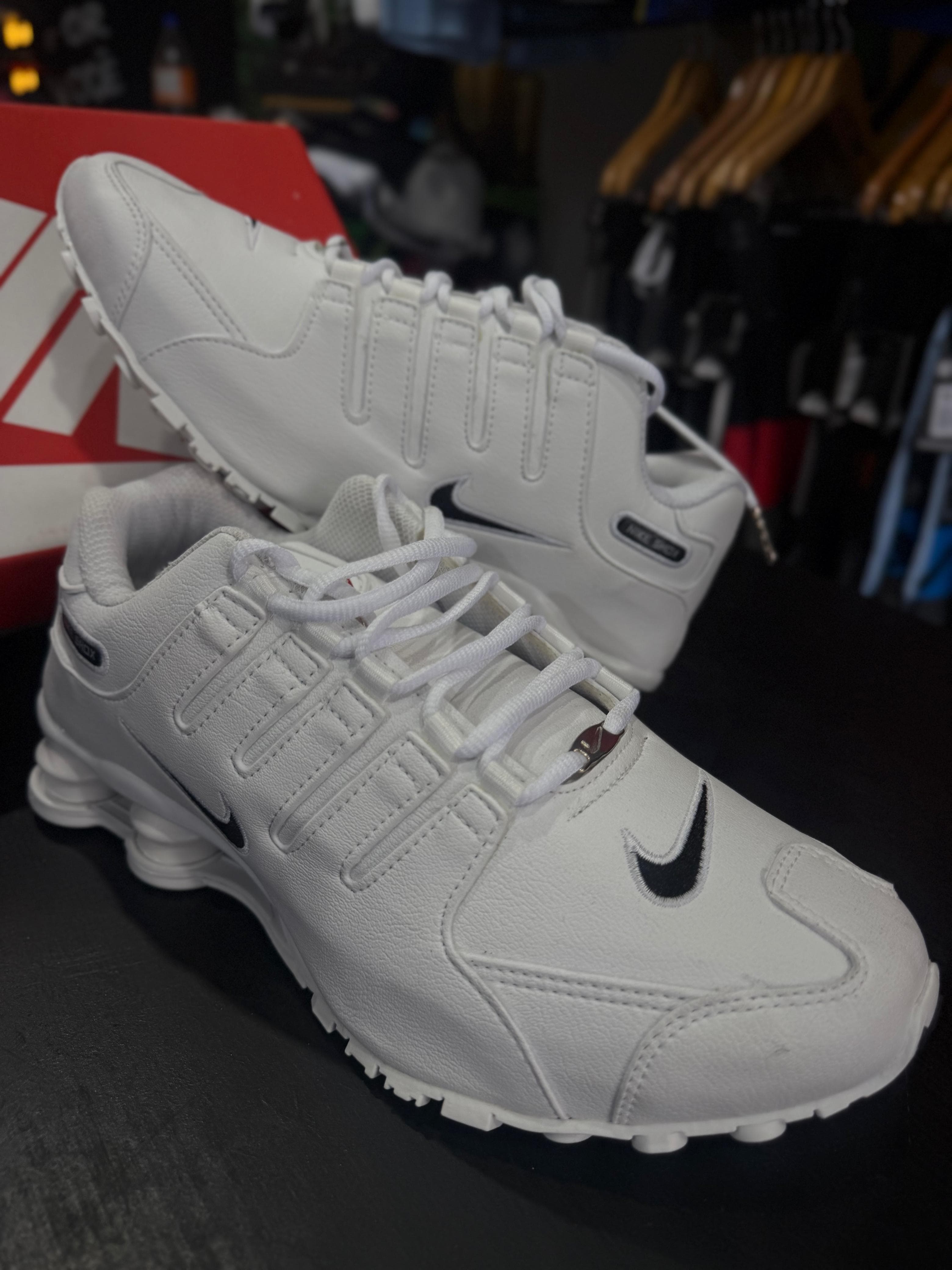 Tênis Nike Shox TL Branco com Detalhes Pretos