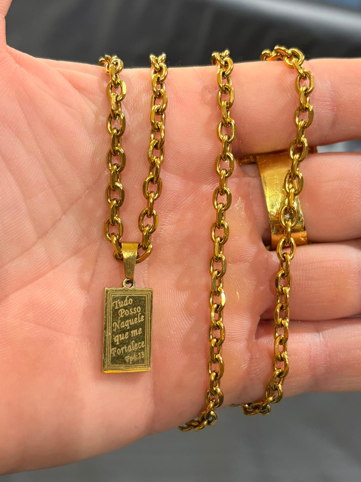 Cordão Dourado com Pingente Placa Tudo Posso Naquele que me Fortalece