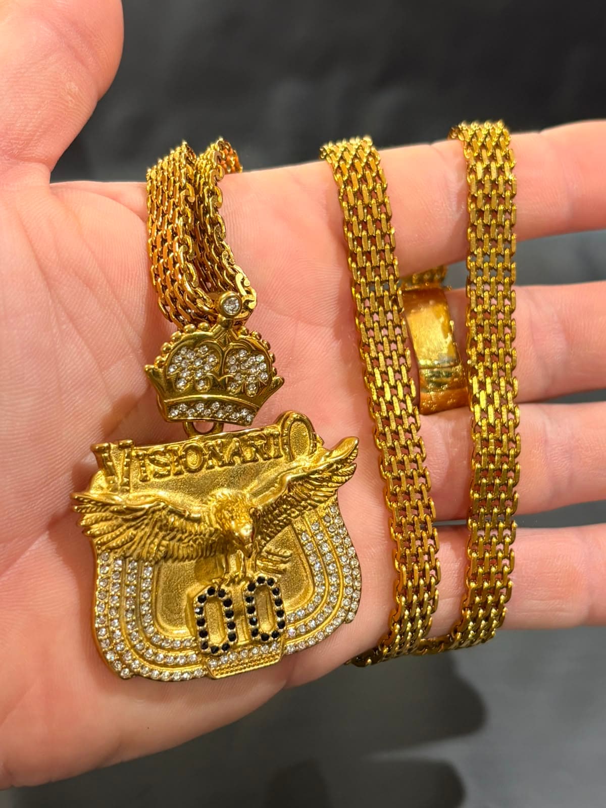 Cordão com Pingente Visionário Dourado Coroa e Águia