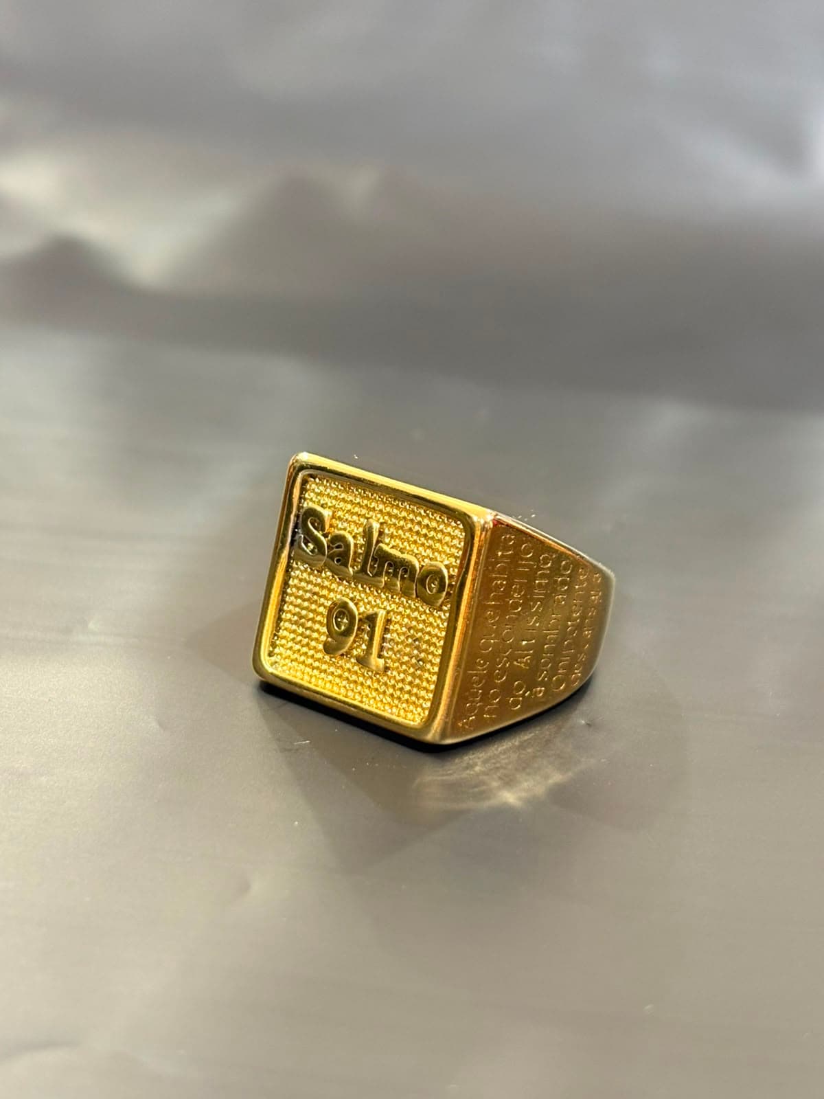 Anel Dourado Salmo 91 Texturizado com Oração Gravada