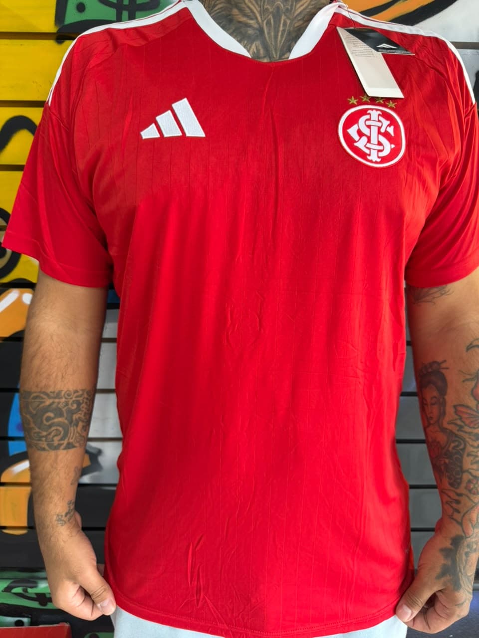 Camisa Vermelha Internacional com Detalhes Brancos