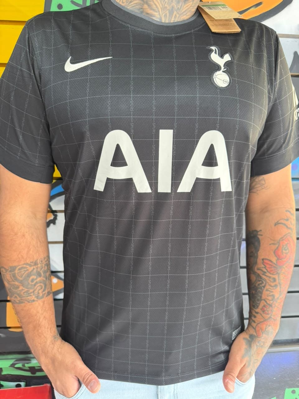 Camisa Preta Tottenham Hotspur AIA Xadrez com Detalhes Brancos