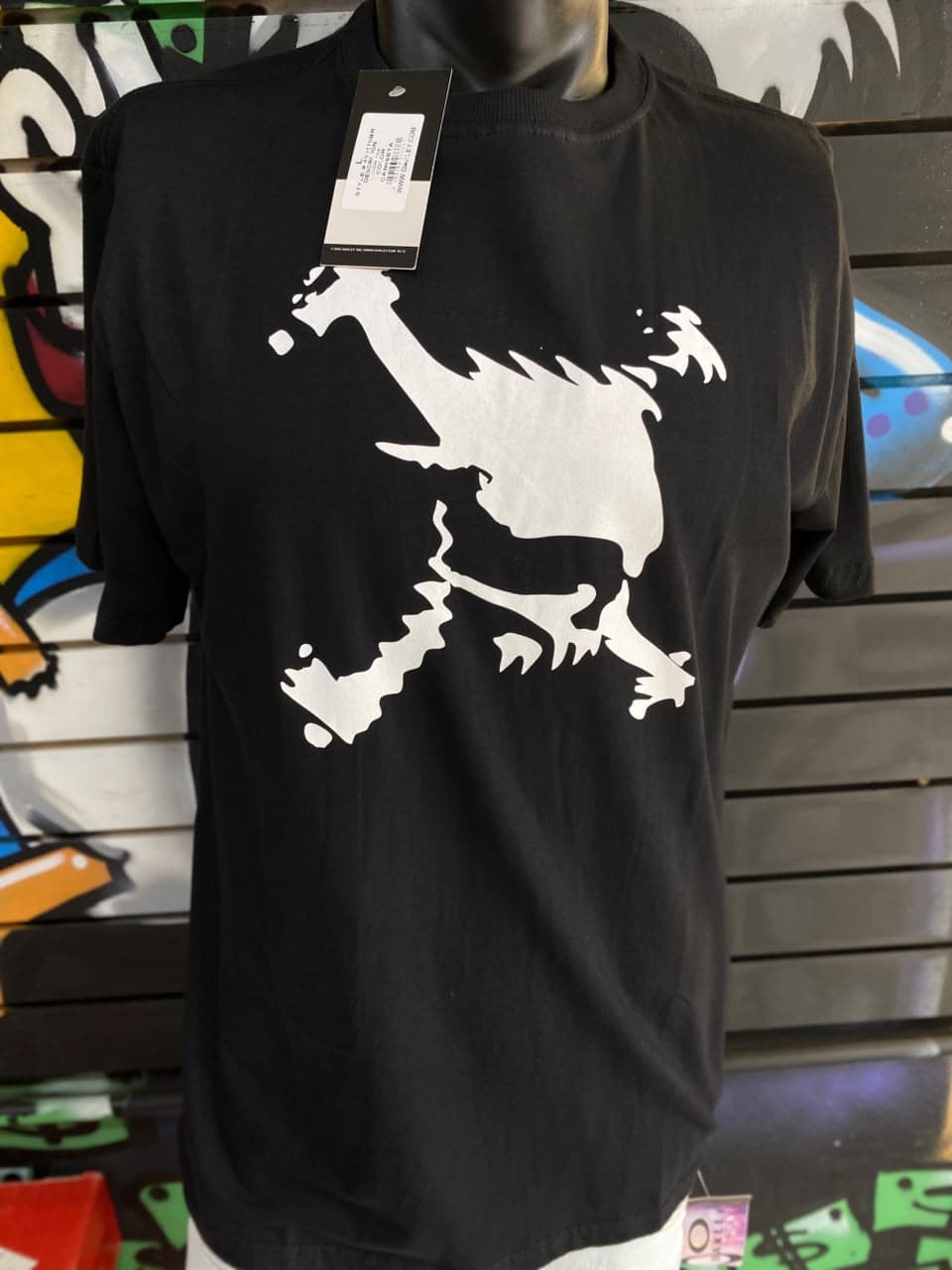 Camisa Preta com Estampa Branca Abstrata