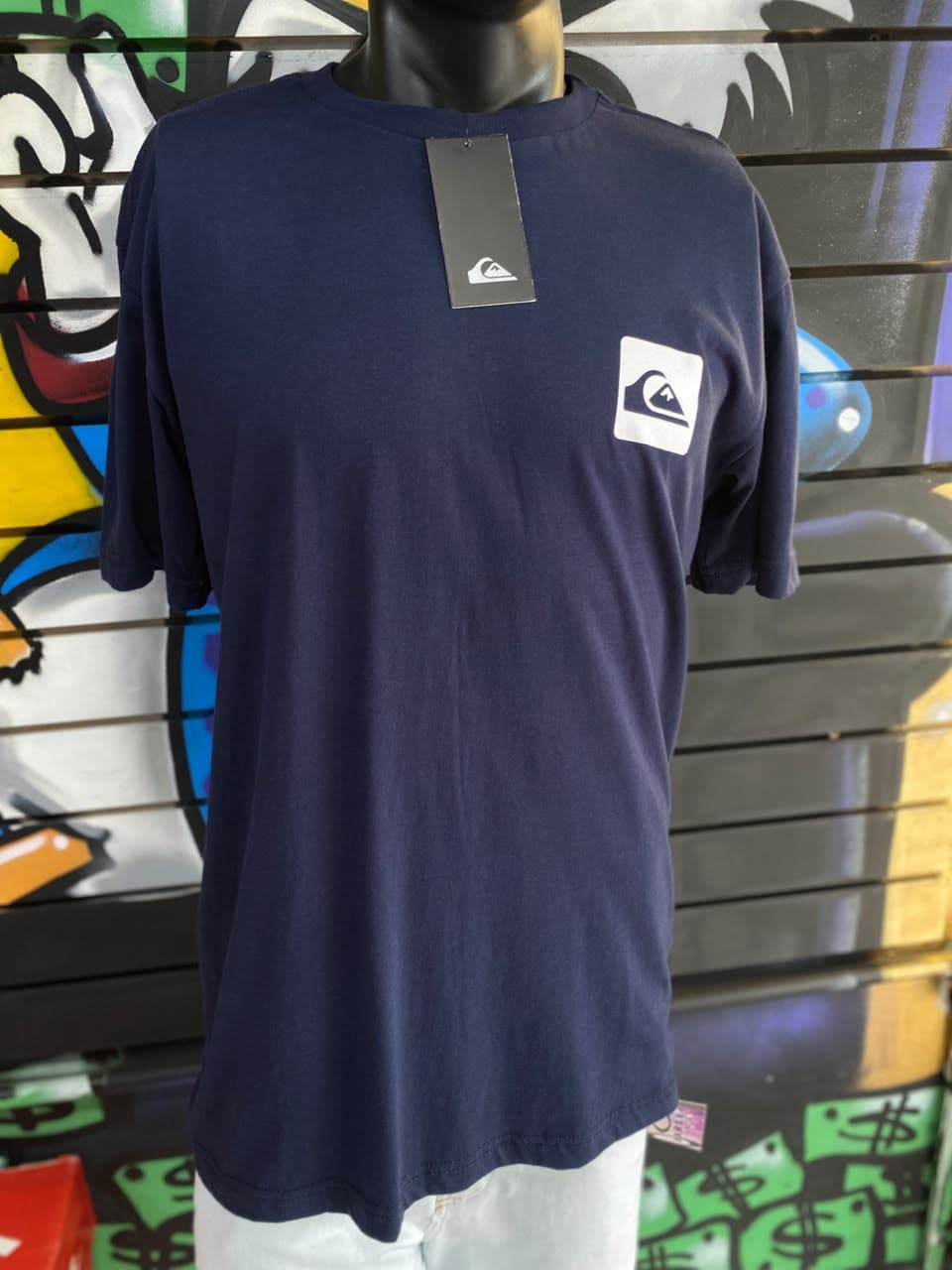 Camisa Azul Marinho com Logo no Peito em Patch Branco