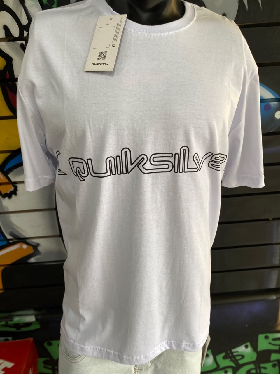 Camisa Branca com Estampa de Letras Vazadas Quiksilver