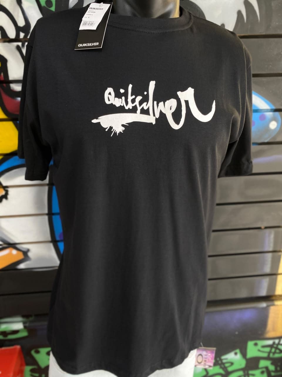 Camisa Preta com Estampa Branca Quiksilver Manuscrita