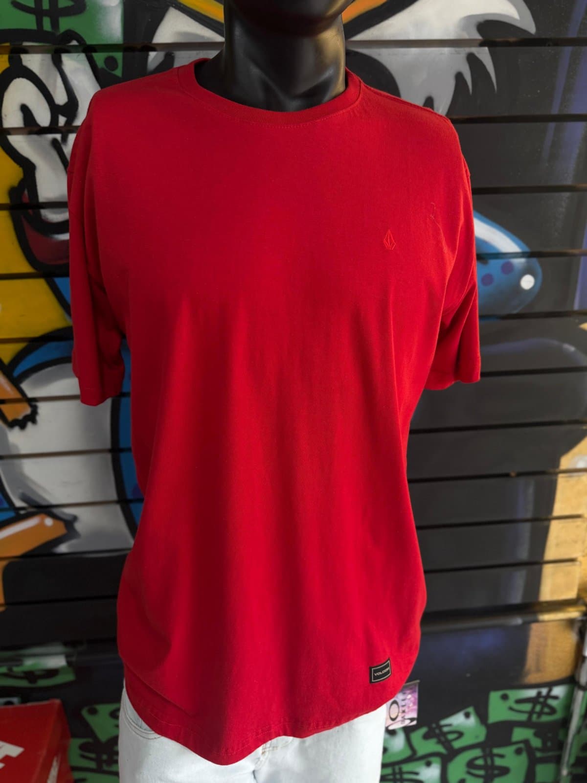 Camisa Vermelha Lisa com Pequeno Logotipo Bordado no Peito